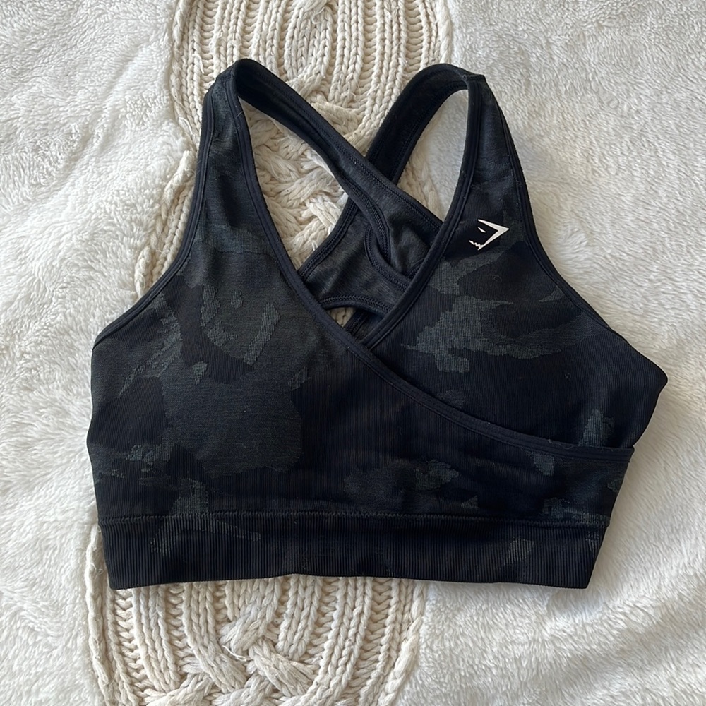 Gymshark Sports Bra - dark camo - size M